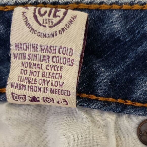 Americanāragāwomen'sĀ Jean'sāSizeāOS - Picture 6 of 7